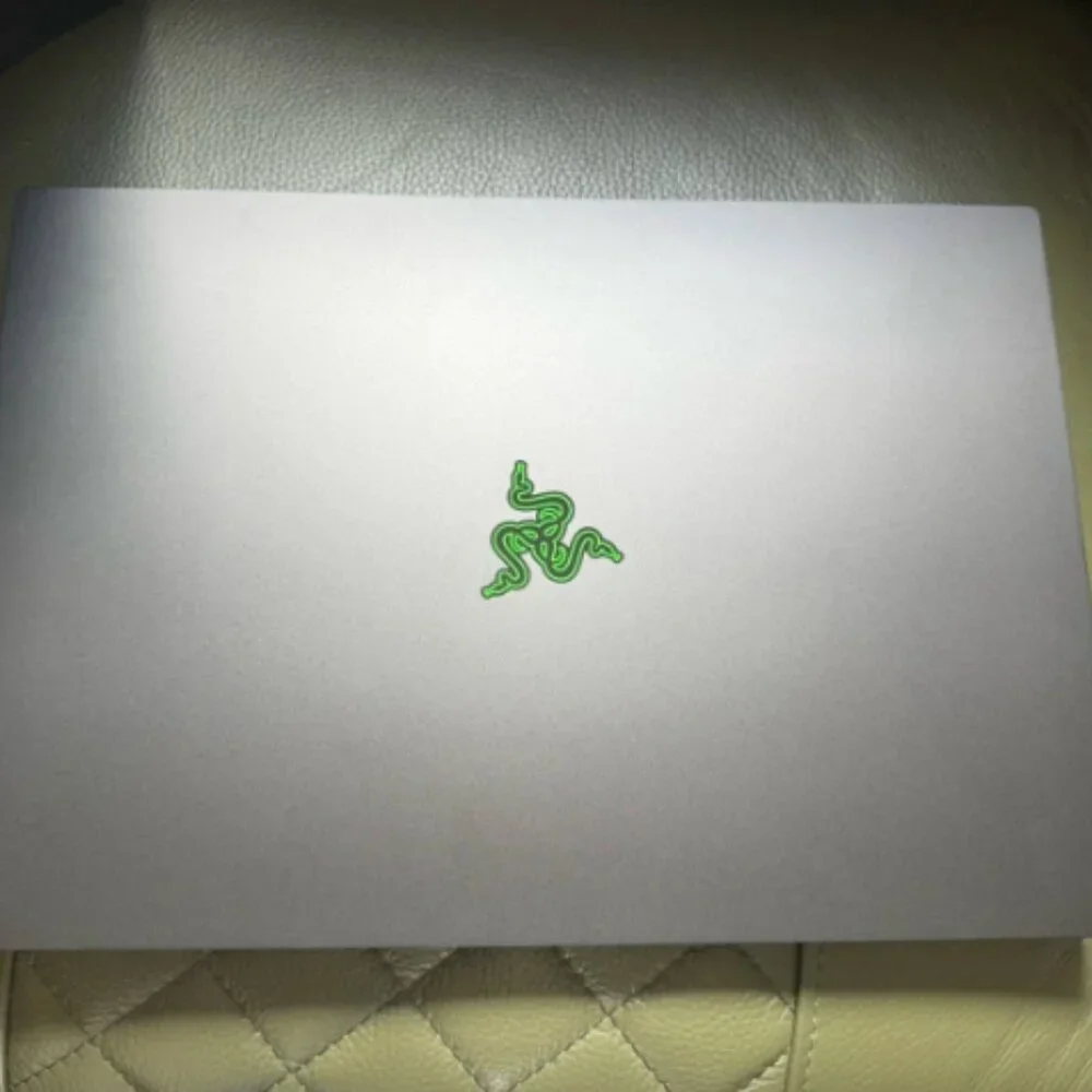 Razer Blade 18 Black Gaming Laptop i9 13950HX RTX 4080 32GB DDR5 240Hz